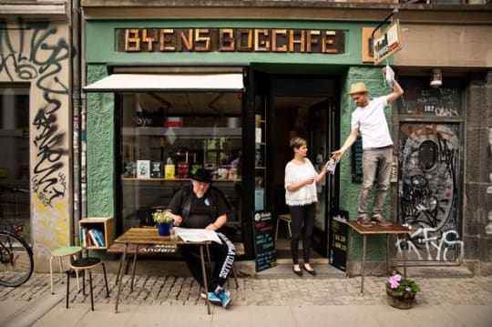 Forhåbentlig kan vi snart få lov at besøge Byens Forlags bogcafé på Istedgade igen.Foto: Janus Engel