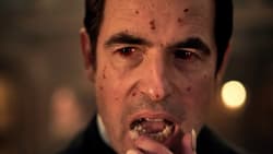 Danske Claes Bang skamroses for sin Dracula-rolle - men bliver drillet med vampyr-accent