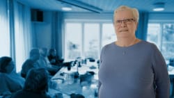 Kommune fyrer medarbejdere: Beder frivillige Inge på 69 om at udføre opgaverne gratis
