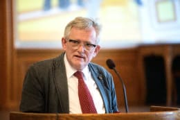 Stor dansk forfatter stopper som formand for skandaleramt akademi