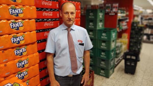 'Man skulle tro, det var løgn': Danske butikker langer litervis af øl og sodavand over disken