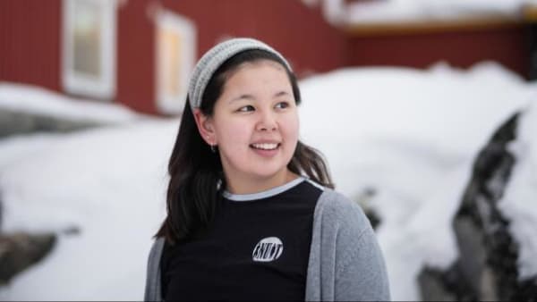 Rina på 16 flyttede 680 kilometer for at gå på gymnasium i Nuuk: En billet hjem koster 6.000 kroner