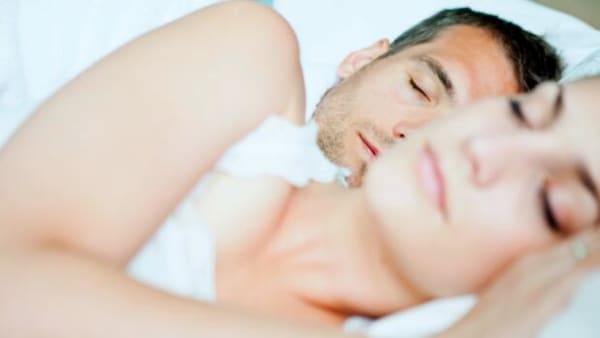 Sover du, skat? Kvinder falder hurtigere i søvn efter sex end mænd