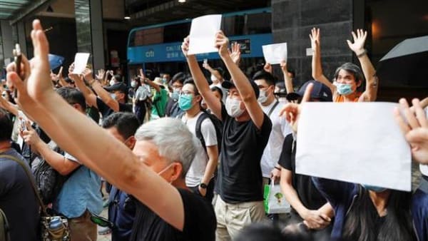 Efter omstridt sikkerhedslov: Facebook stopper udlevering af brugerdata til Hongkong