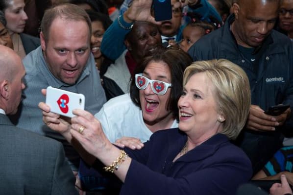 Bo Tao Michaëlis: Hillary Clinton burde have forladt sin »velfriserede cowboy« af en mand for længe siden
