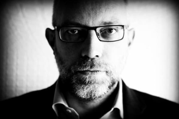 Enfoldig strisser ryster gamle spioner ned fra træerne i fremragende thriller 