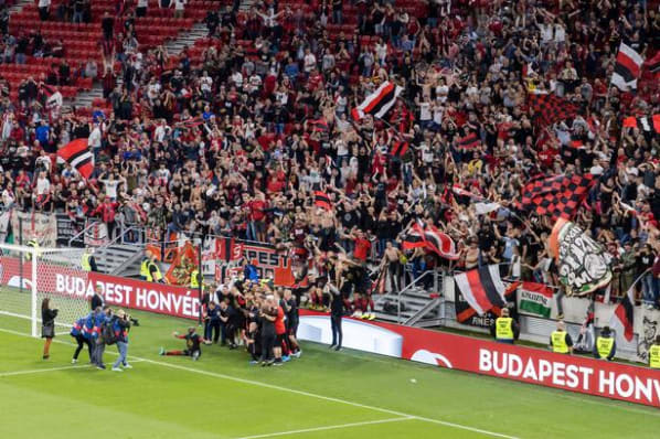 Her er skrækeksemplet fra i går, som Superligaen for alt i verden skal undgå 