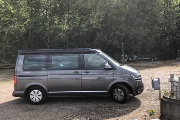 Er en camper sommerens alternativ til vandrehjem og campingplads?