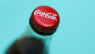 Ansatte truet med fyring for at drikke cola: Nu trækker direktør i land