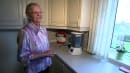 Virker lige så let som en kaffemaskine: Pillerobot giver 83-årige Irene den korrekte medicin hver dag